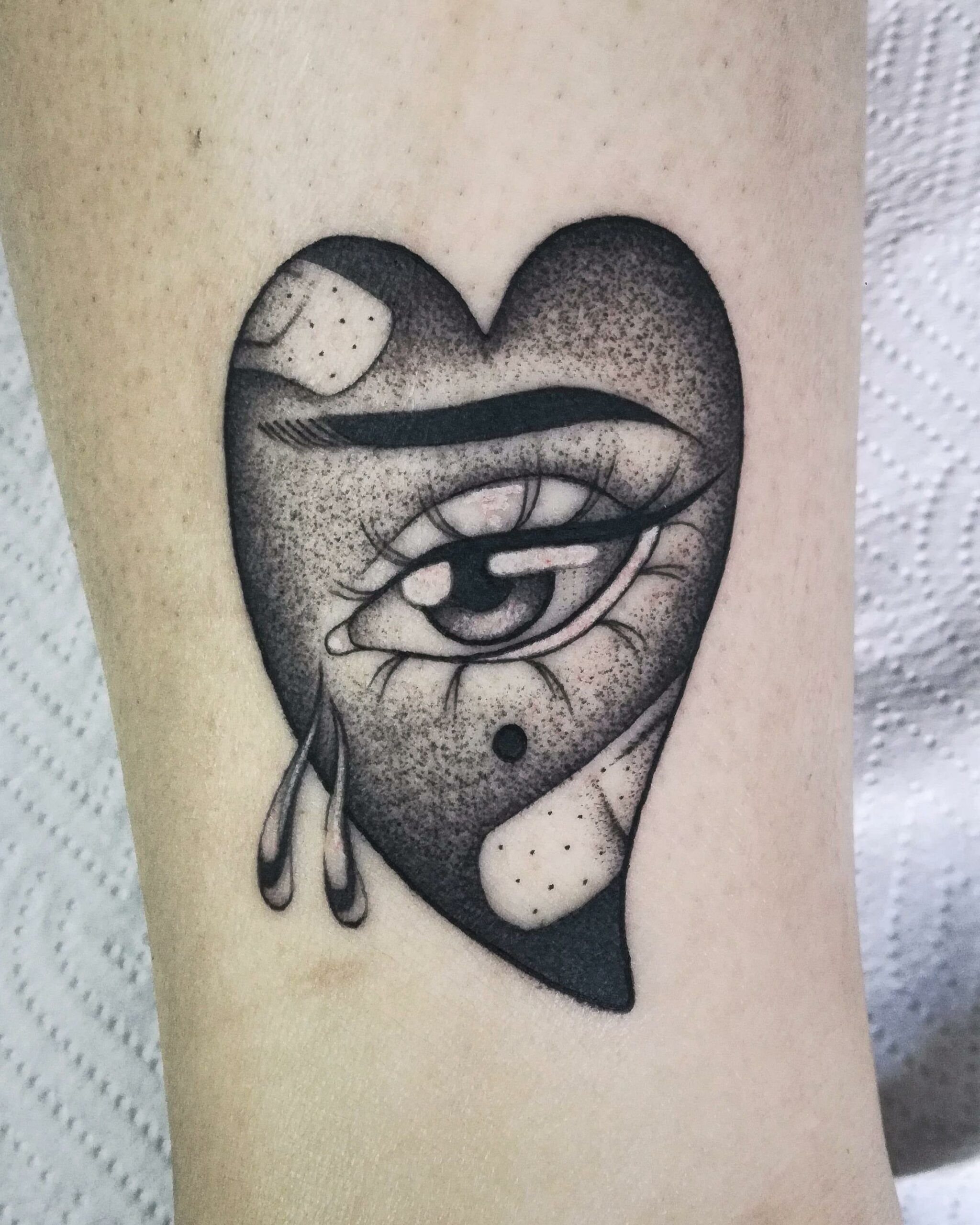 Hurting heart Artist Kenny Pixie Rosario Argentina scaled